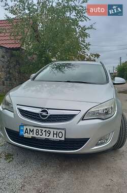 Универсал Opel Astra 2010 в Житомире