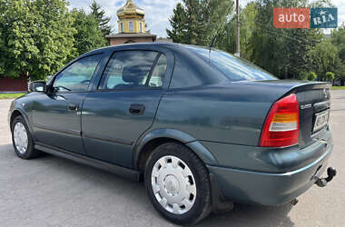 Седан Opel Astra 2005 в 