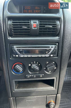 Седан Opel Astra 2005 в 