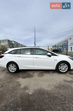 Универсал Opel Astra 2018 в 