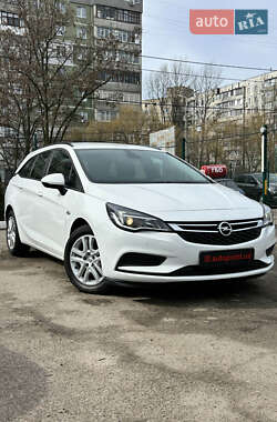 Универсал Opel Astra 2018 в 
