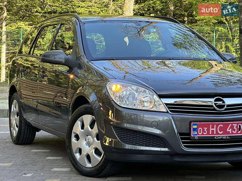 Універсал Opel Astra 2009 в Дрогобичі