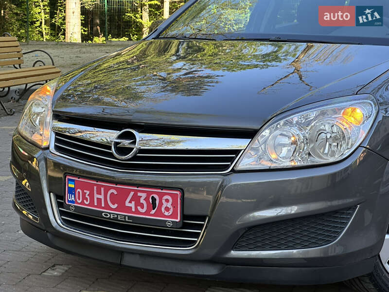 Універсал Opel Astra 2009 в Дрогобичі