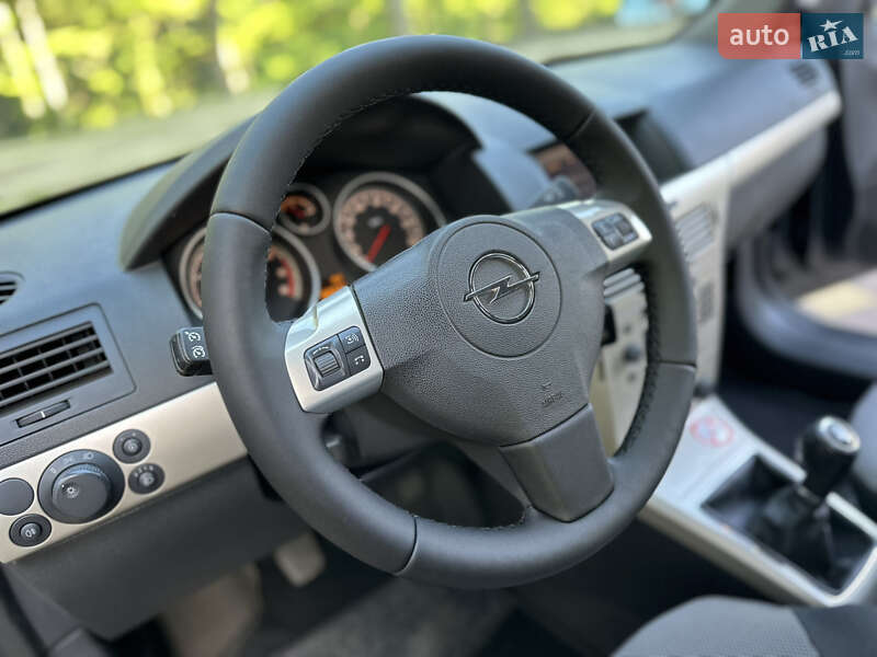 Універсал Opel Astra 2009 в Дрогобичі