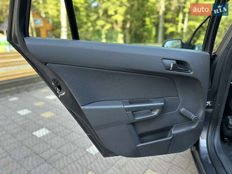 Універсал Opel Astra 2009 в Дрогобичі