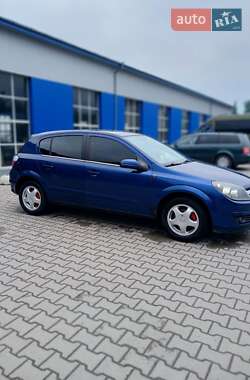 Хэтчбек Opel Astra 2005 в 
