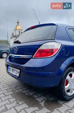 Хэтчбек Opel Astra 2005 в 