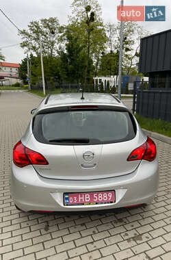Хэтчбек Opel Astra 2010 в 