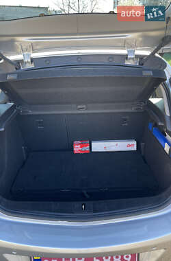 Хэтчбек Opel Astra 2010 в 