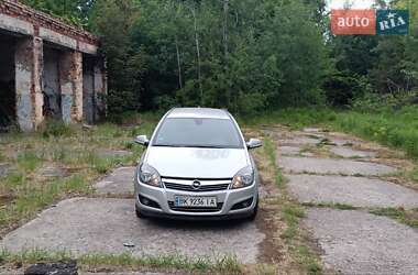 Універсал Opel Astra 2010 в Луцьку