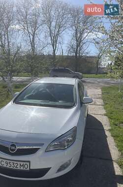 Универсал Opel Astra 2012 в 