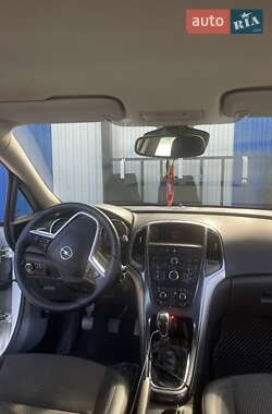 Универсал Opel Astra 2012 в 