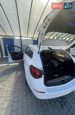 Универсал Opel Astra 2012 в 