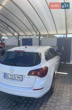 Универсал Opel Astra 2012 в 