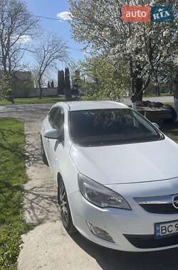 Универсал Opel Astra 2012 в 