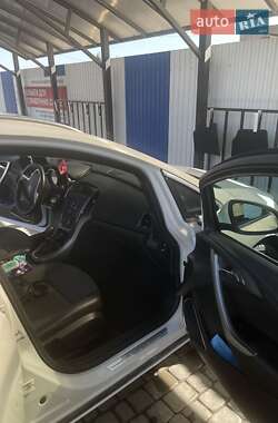 Универсал Opel Astra 2012 в 