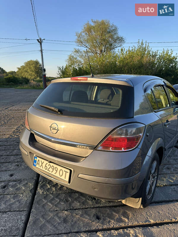 Хэтчбек Opel Astra 2007 в Люботине
