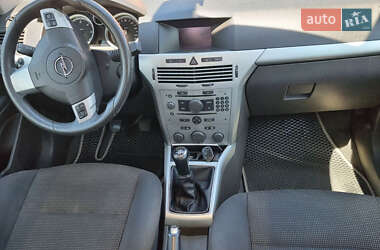 Хэтчбек Opel Astra 2008 в 
