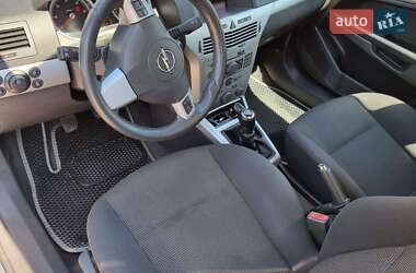 Хэтчбек Opel Astra 2008 в 