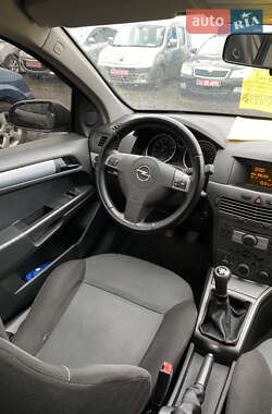 Универсал Opel Astra 2004 в 