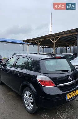 Хэтчбек Opel Astra 2005 в 
