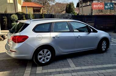 Универсал Opel Astra 2015 в Львове