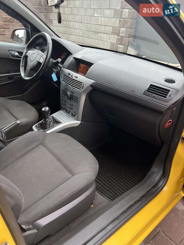 Универсал Opel Astra 2009 в Ровно