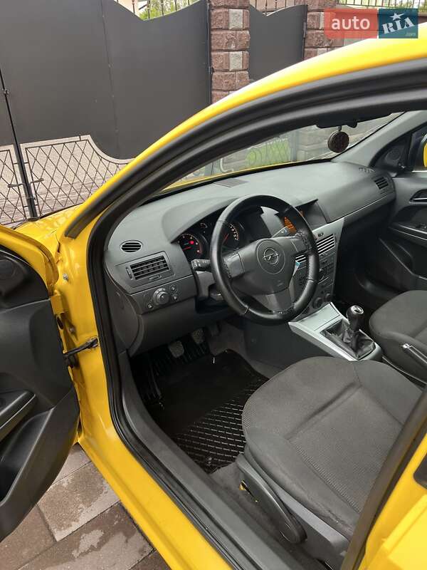 Универсал Opel Astra 2009 в Ровно