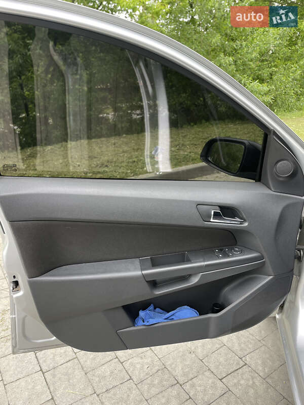 Хетчбек Opel Astra 2004 в Новояворівську