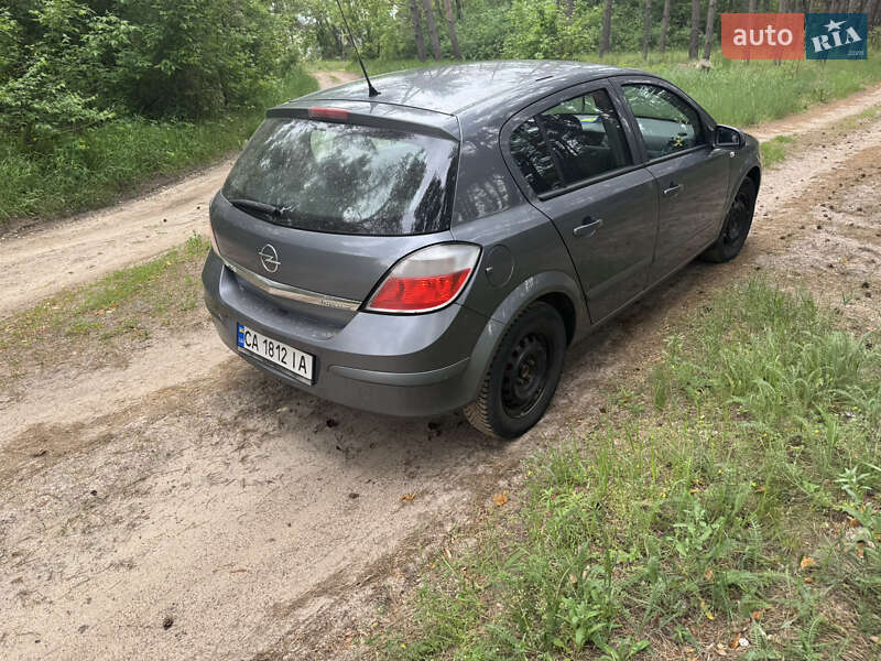 Хэтчбек Opel Astra 2004 в Черкассах
