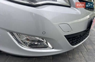 Универсал Opel Astra 2011 в 