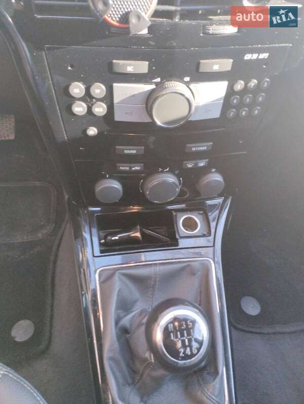 Универсал Opel Astra 2010 в Львове