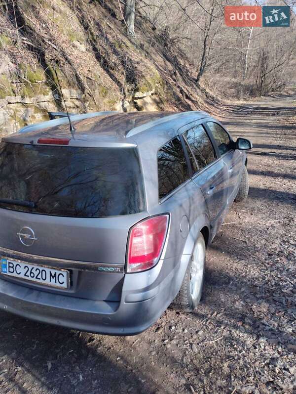 Универсал Opel Astra 2010 в Львове