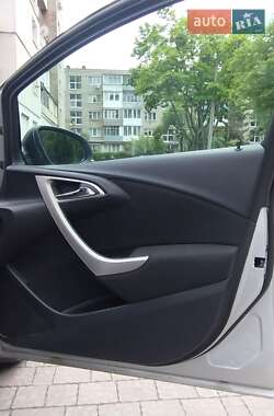 Універсал Opel Astra 2011 в Львові