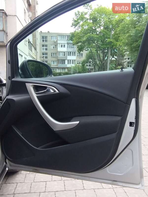 Opel Astra 2011