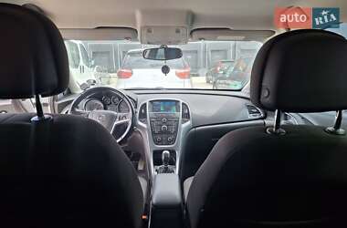 Универсал Opel Astra 2012 в 