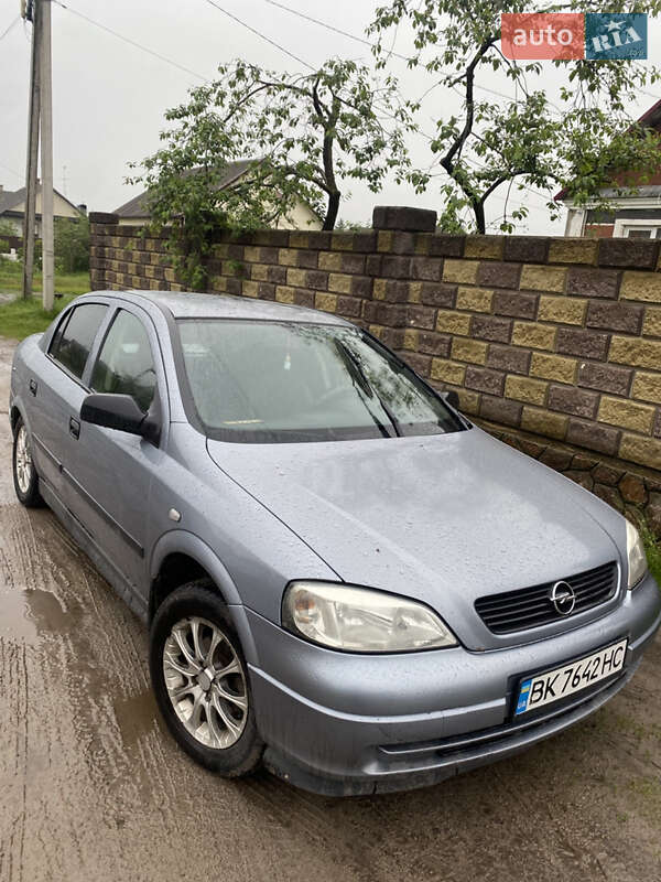 Седан Opel Astra 2008 в Сарнах