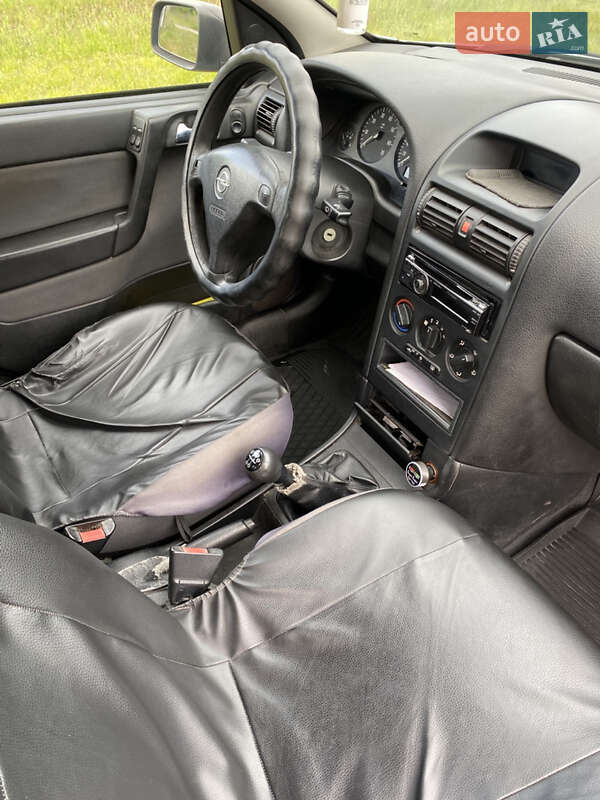 Седан Opel Astra 2008 в Сарнах