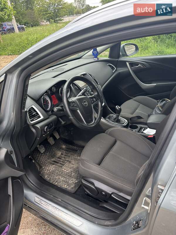 Универсал Opel Astra 2012 в Львове