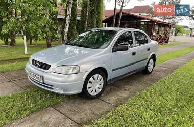 Седан Opel Astra 2004 в 