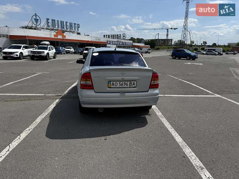 Седан Opel Astra 2005 в Ужгороде