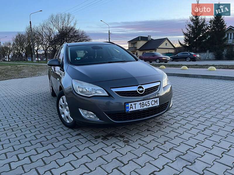 Opel Astra 2011