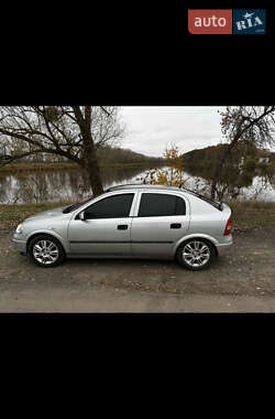 Хэтчбек Opel Astra 2000 в 