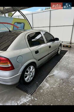 Хэтчбек Opel Astra 2000 в 