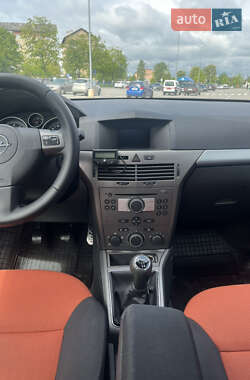 Универсал Opel Astra 2006 в 
