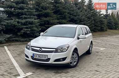 Универсал Opel Astra 2012 в 