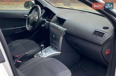 Универсал Opel Astra 2012 в 
