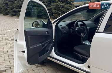 Универсал Opel Astra 2012 в 