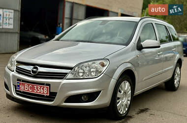 Універсал Opel Astra 2008 в Рівному