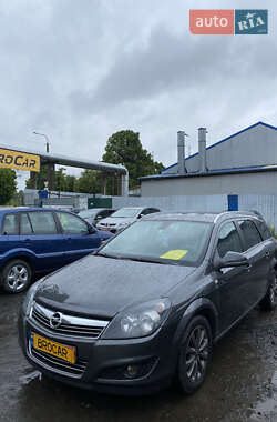 Универсал Opel Astra 2010 в Луцке